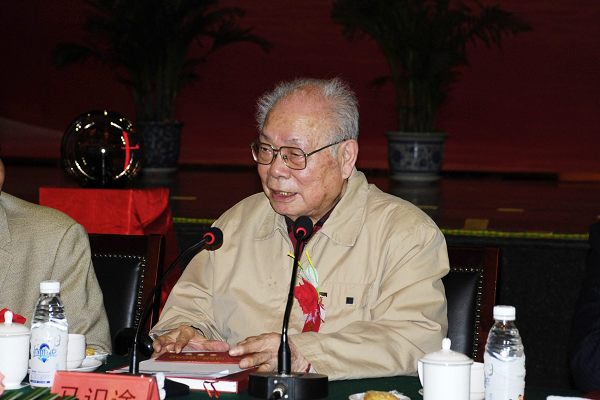 马识途老先生对成都分院建院五十周年总结说:回顾艰难历程,迈出创新脚步,展望光辉未来